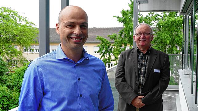 Der Digitalisierungsbeauftragter Frank Uhlich (links) und Rheinfeldens Hauptamtsleiter Hanspeter Schuler geben Einblick darüber, wie ...