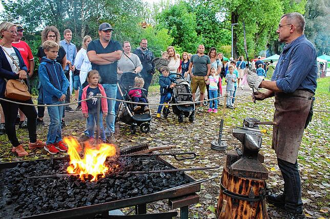 Bild 15: Festgottesdienst und Historische Marktgasse an der Sichelhenke in Bohlingen