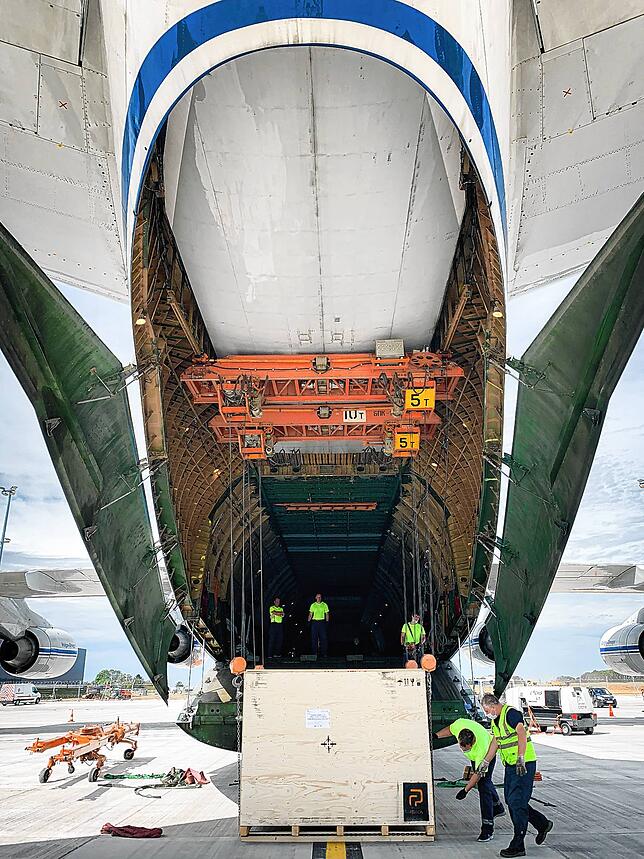 Insgesamt wiegen die Anlagenbestandteile 38.000 Kilogramm – verteilt auf 15 Kisten.