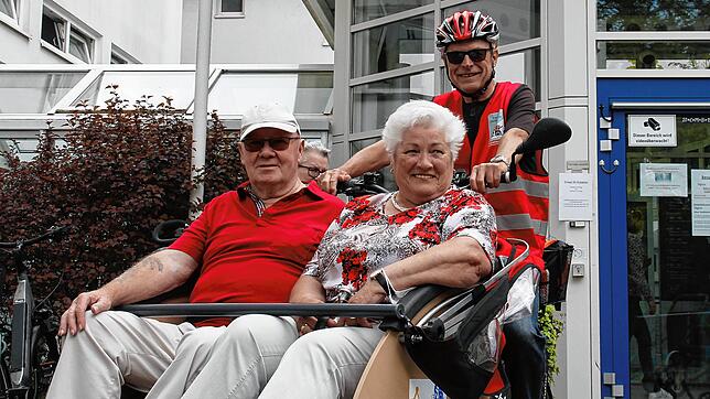 Unter der Initiative &bdquo;Radeln ohne Alter&ldquo; bietet das Familienzentrum in Rheinfelden Ausfahrten mit der Rikscha an. An diesem ...