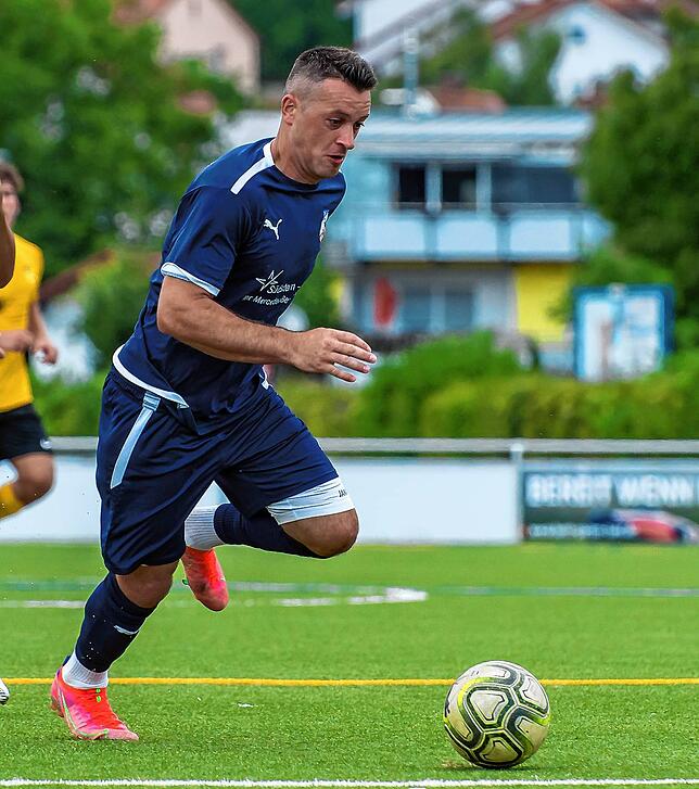 Trifft, wie gewohnt: Bezirksliga-Torschützenkönig Nexhdet Gusturanaj kam vom FC Tiengen 08 zurück und trifft auch für den VfB Waldshut ...