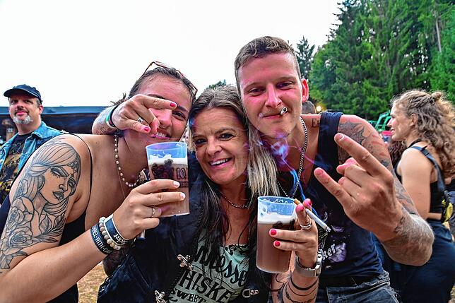 Bild 38: Tausende Metalheads feiern im Schwarzwald