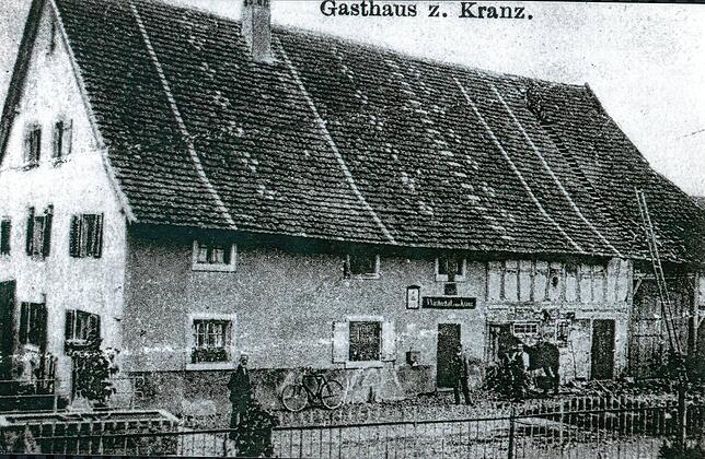 Das alte Gasthaus zum Kranz vor dem ersten Brand. Die Aufnahme entstand ungefähr 1910.