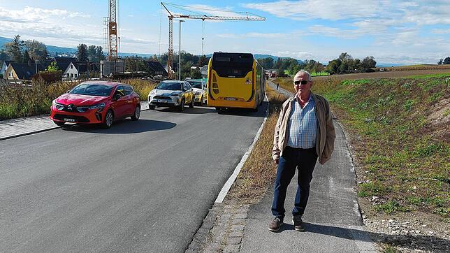 Frank Koch und etliche andere Hegner finden es problematisch, dass an der Konradistraße oft mehrere Autos parken, weil es nun die ...