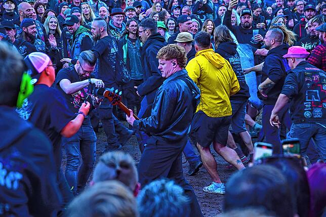 Bild 18: So feierten Bands und Publikum auf dem Tennenbronner Metalacker - Die schönsten Bilder