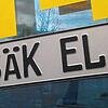 Eine Schilderwerkstatt in Waldshut hat sich schon auf spezielle Weise mit dem wieder eingeführten SÄK-Kennzeichen befasst.