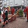 Klein aber fein: Ein Leiterwagen reicht, um beim Umzug den kleinen Narenbaum zu transportieren, der große wurde bereits beim ...