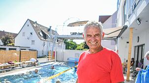 Privatmann Achim Gall hat ein Freibad für alle gebaut.