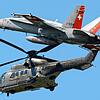 Eine Szene aus einer Schweizer Flugshow im Jahr 2014: Zu sehen ist ein Super-Puma Helikopter.