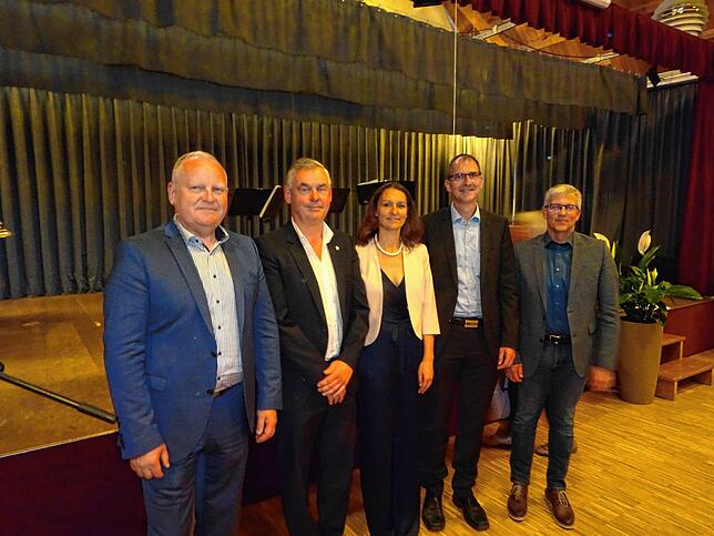 Bürgermeisterin Jacqueline Alberti, umrahmt von (von links) Stettens Bürgermeister Daniel Heß, Kreiskulturamtschef Stefan Feucht, ...