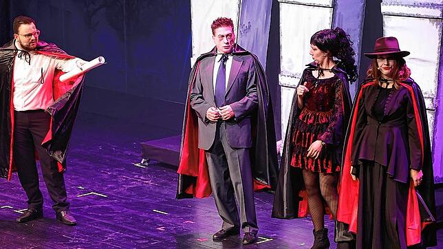 Die Vampirfiguren Niko Reith (alias Julian Willmann), Erik Pauly (alias Alexander Bertsch), Beatrix Grüninger (alias Martina Dannecker) ...
