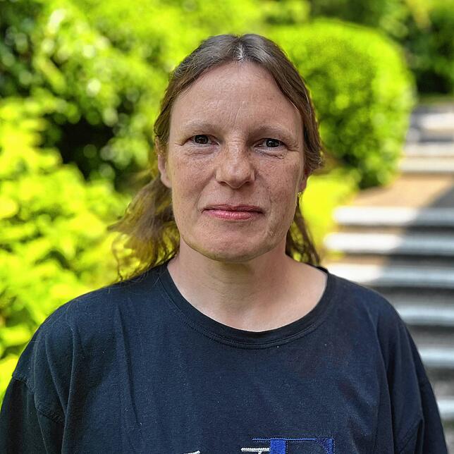 Ursula Schröter wohnt seit 20 Jahren in der Hermann-von-Vicari-Straße. Auf den Verkehr muss man mehr achten als früher, sagt sie.