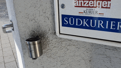 Direkt vor dem SÜDKURIER in Villingen stehen am Montag fünf neue E-Roller zum Ausleihen bereit. Das klappt aber nur mit Kreditkarte.