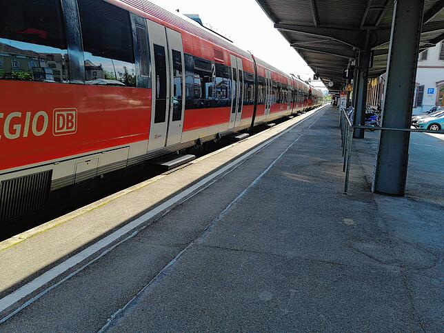 Bild 1: Bahnstreik trifft den Hochrhein: Züge fallen aus, Pendler steigen auf Bus und Auto um