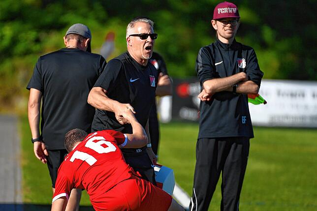 Bild 20: Spitzenreiter FC Erzingen setzt sich mit 5:0 beim FC RW Weilheim durch &ndash; und wir haben die Bilder!