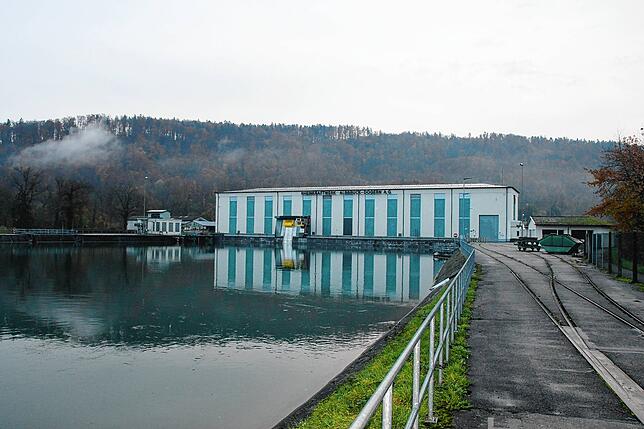 Eines der größten Rheinkraftwerke am Hochrhein ist das Rheinkraftwerk Albbruck-Dogern AG, die RADAG, die über einen Werkskanal mit ...