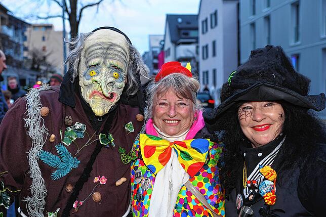Bild 45: In Petershausen steht der Narrenbaum! Alle Fotos vom Freitagabend