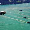 Sommer am Bodensee &ndash; der Zeppelin am Himmel, viele Schiffe auf dem Wasser.