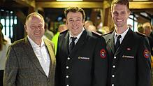 Der Ehrenkommandant der Freiwilligen Feuerwehr, Christoph Schnur (links), wurde mit dem Bürgerpreis Öhningen ausgezeichnet. ...