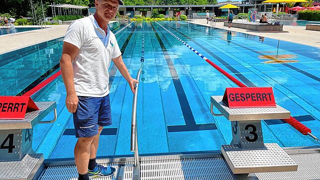 Schwimmmeister Tristan Dultmeyer hat Verstärkung für den Dienst im Höhenfreibad bekommen.