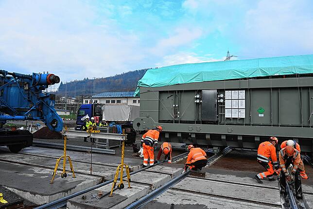Bild 1: 300 Tonnen schwerer Trafo-Transport – Das sind die Bilder!