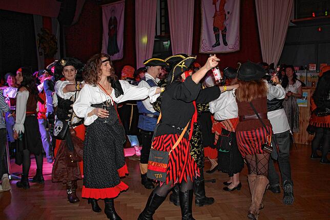 Bild 19: Feiern bis spät in die Nacht beim Hänseleball in Stockach