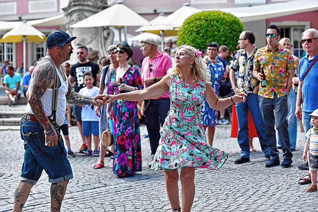 Bild 2: Donaueschingen genießt ausgelassen den Samstagabend beim Donauquellfest