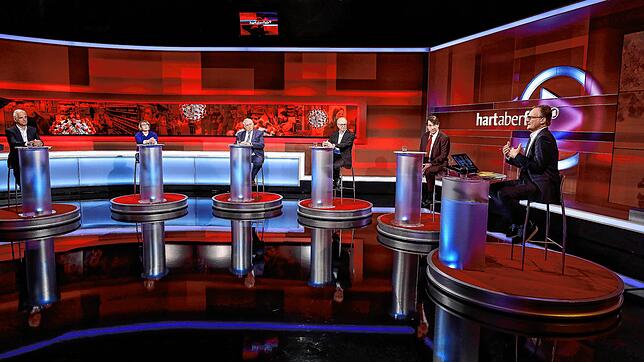 Abstand halten lautet das Gebot der Stunde. Und das ist auch in TV-Talkshows &ndash; hier &bdquo;Hart aber fair&ldquo; &ndash; ...