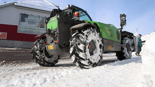 Mit diesem Ungetüm transportierte man den Schnee in Nenzingen ab.