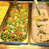 (Archivbild) Viel Gemüse steht seit dem Schuljahr 2024/25 auf dem Speiseplan in Mensen an fünf Standorten. Vegetarier freuen sich über ...