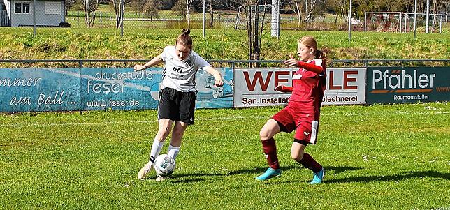 Bild 19: FC Hochrhein wehrt sich tapfer beim 1:2 gegen Spitzenreiter SV Deggenhausertal &ndash; wir haben Bilder!