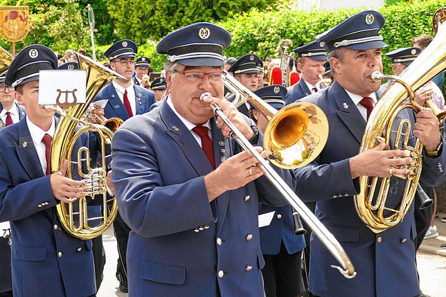 Bild 9: Jubiläumsumzug zum 175. Geburtstag der Musikkapelle Mundelfingen krönt vier stimmungsvolle Tage.