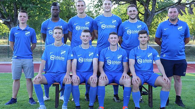 Neue Gesichter im Rebland: Beim Bezirksligisten TuS Efringen-Kirchen freuen ich Trainer Dennis Weiß (links) und Betreuer Raphael Kühn ...