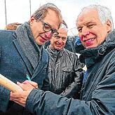 Der Spatenstich im Westen von Allensbach erfolgte 2015. Mit dabei waren der damalige Bundesverkehrsminister Alexander Dobrindt (links) ...