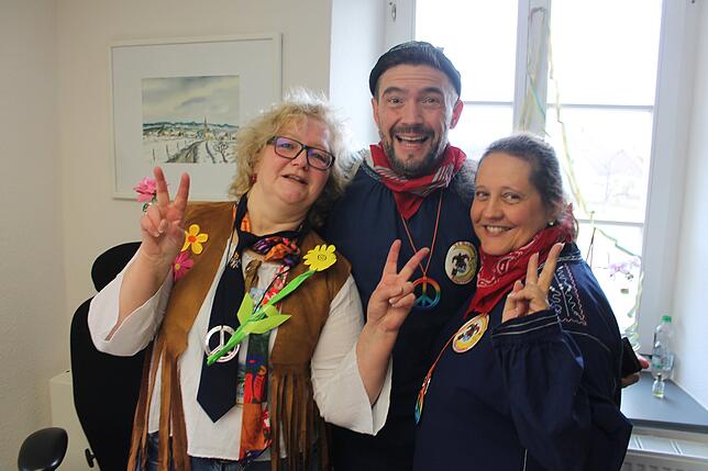 Ortsvorsteherin Monika Winterhalder hat für ihre Sünden gebüßt. &bdquo;Love and Peace&ldquo; heißt es die nächsten Tage in Hubertshofen ...