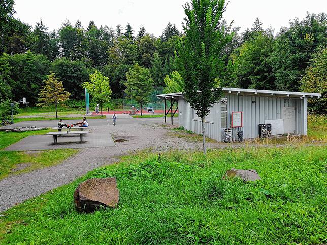 Jugendraum, Basketballplatz, Tischtennisplatten – alles in Eigenregie auf Wunsch der Aarberg-Jugend entstanden.