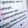 Zutritt nur noch für Geimpfte, Genesene oder Menschen mit einem negativen PCR-Test: Da die Lage auf den Intensivstationen der ...
