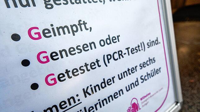 Zutritt nur noch für Geimpfte, Genesene oder Menschen mit einem negativen PCR-Test: Da die Lage auf den Intensivstationen der ...