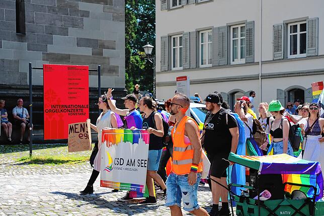 Bild 5: Ein bunter Protestzug zieht durch Konstanz und Kreuzlingen