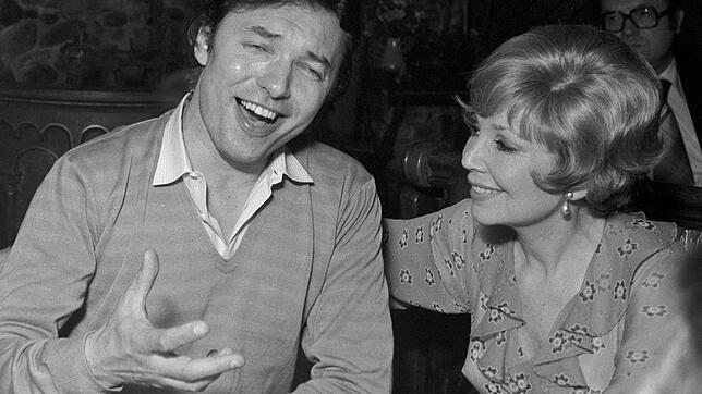 Sichtbar gute Stimmung herrschte bei seinem Besuch mit Anneliese Rothenberger im Konstanzer Künstlerkeller 1980.