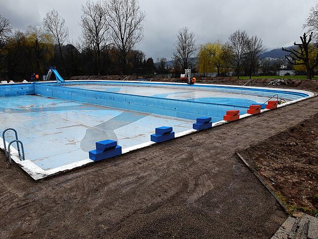 Bild 10: Baggern statt Planschen: Ein Besuch auf der Baustelle im Waldshuter Freibad