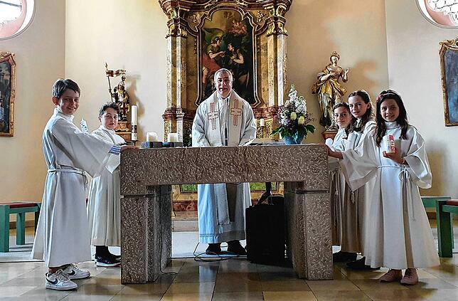 In der St. Mauritius Kirche in Grüningen waren fünf Kinder zum ersten Mal an den Tisch des Herrn geladen. Im Anschluss an den ...