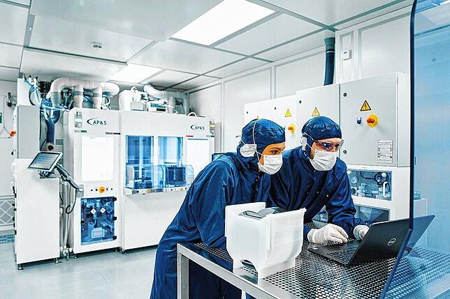 AP&S aus Donaueschingen baut Maschinen für die Chip- und Solarzellenfertigung.