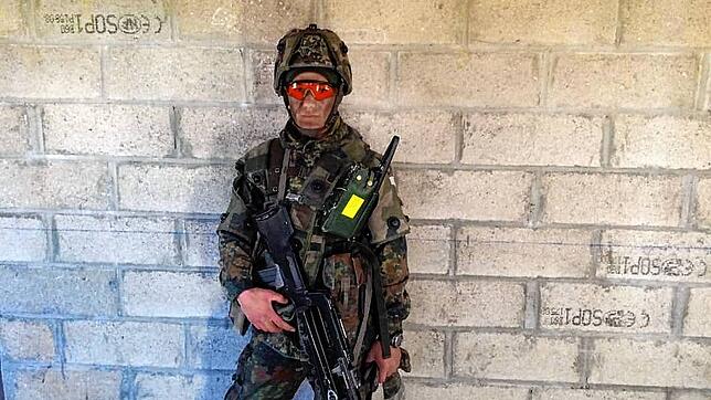 Oberleutnant Khodadad Ataiy: Der 25-Jährige lebte in Herat, flüchtete aber mit seiner Familie nach Kabul und hofft auf eine Ausreise. Er ...