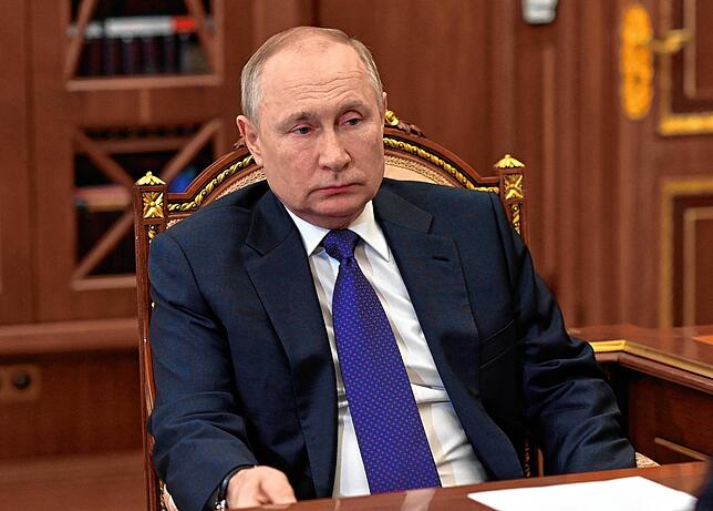 Das von der staatlichen russischen Nachrichtenagentur Sputnik veröffentlichte und von AP zur Verfügung gestellte Bild zeigt Wladimir ...