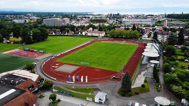 Die Laufbahn aus der Luft: Das Stadion-Gelände des VfB Friedrichshafen.