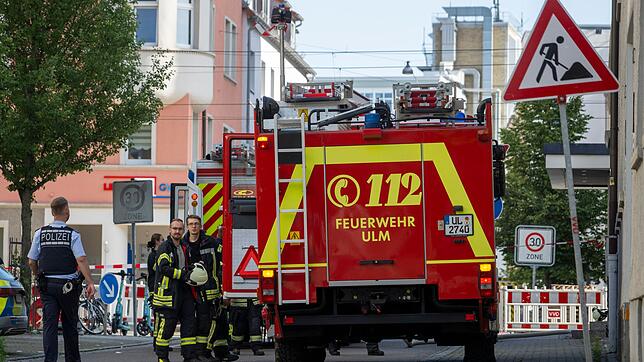 Menschen müssen wegen eines Gaslecks ihre Wohnungen verlassen.