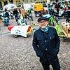 Landesverkehrsminister Winfried Hermann steht bei einem E-Lastenrad-Treffen im Ehrenhof im Neuen Schloss.