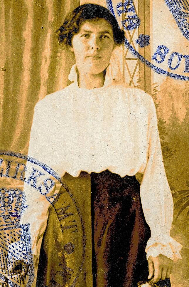 Emilie Büche im Jahr 1916: Das Foto stammt aus einem Reisepass, den sie für ihre Arbeit als Hausmädchen in Basel benötigte. Ihr Ehemann ...