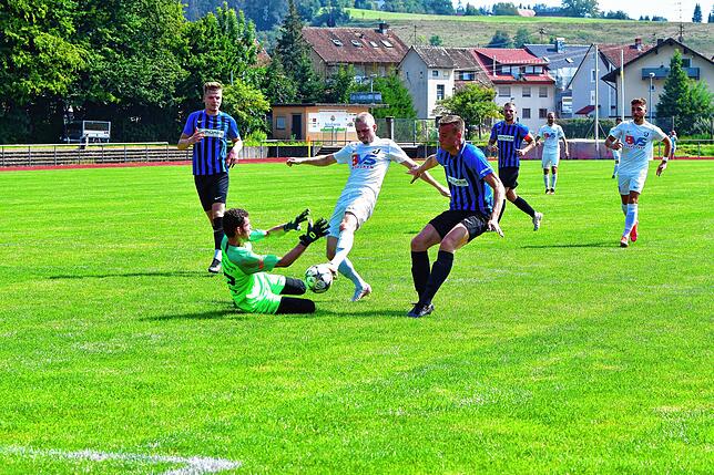 Bild 12: Hier gibt es die Bilder vom 4:1-Sieg des FC Erzingen bei der SG FC Wehr-Brennet